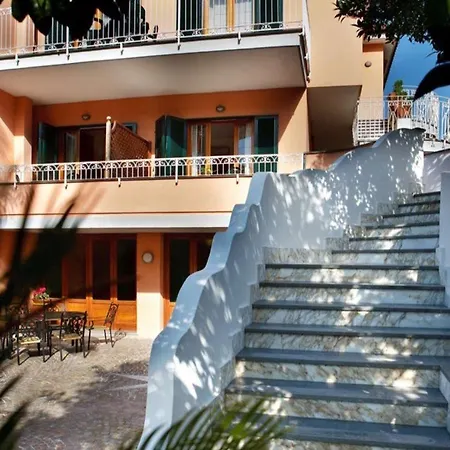Relais Francesca Bed & Breakfast 2*