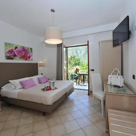 Relais Francesca Bed & Breakfast 2*